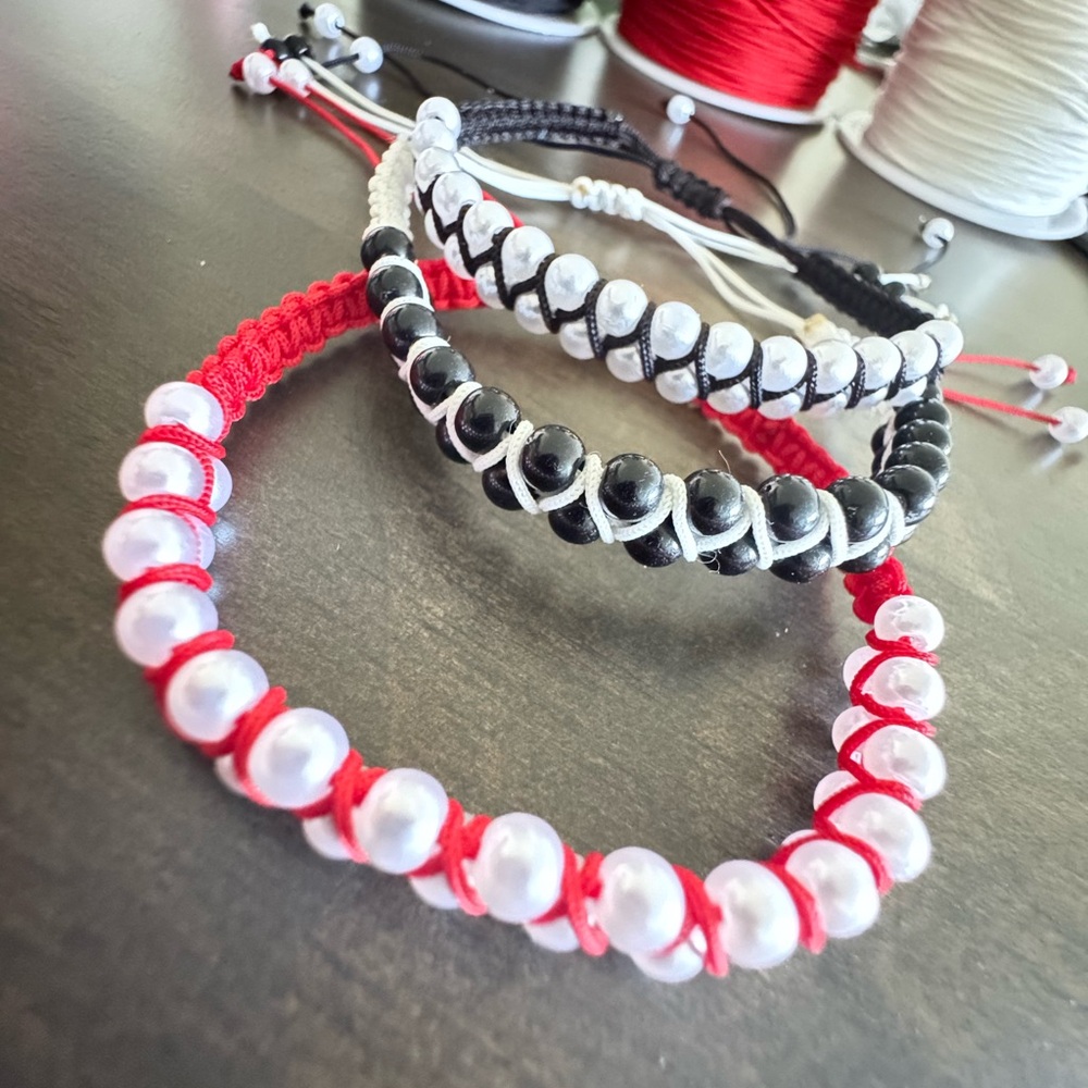 Trendy white Bracelet with black beads